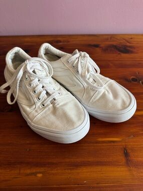 Time and Tru Off-White Canvas Lace-Up Sneakers